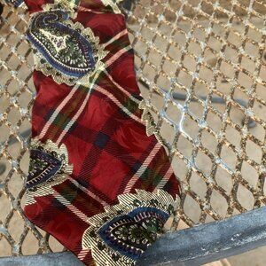 Elegant looking men’s tie